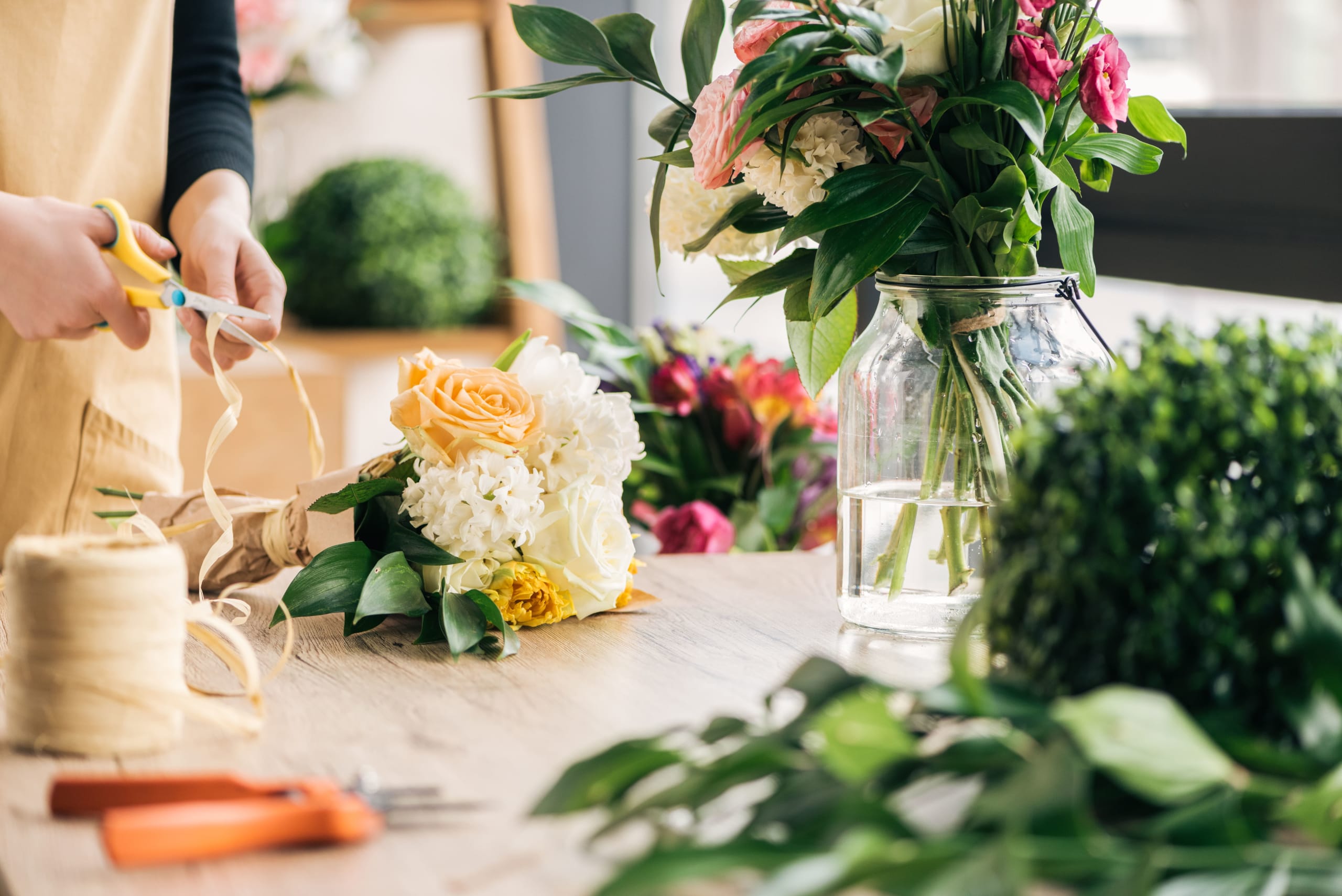 partial-view-of-florist-making-bouquet-in-flower-s-2022-01-18-23-38-58-utc