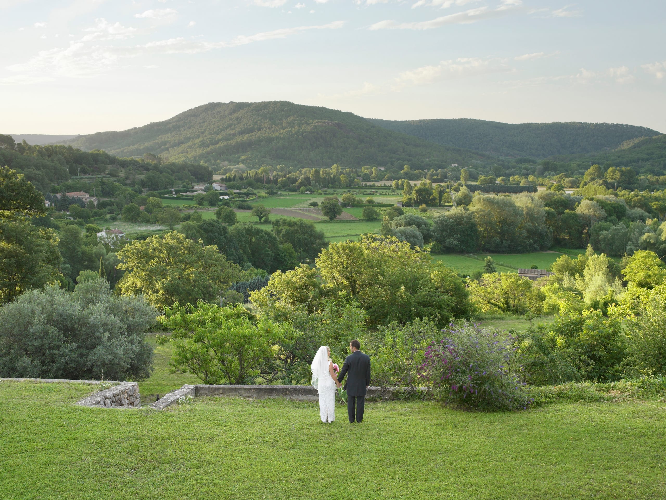 rear-of-wedding-couple-in-garden-2022-03-04-01-51-56-utc