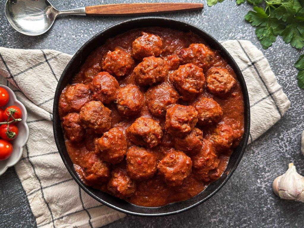 Albóndigas: Spanska Köttbullar i Tomatsås