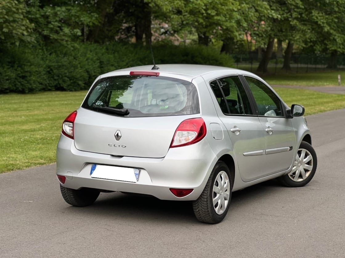 photos TRES BELLE RENAULT CLIO lll PHASE ll 1.5 DCI 85 CH PACK TOMTOM 20E ANIV TOUTES OPTIONS GPS-CLIM -1ER MAIN