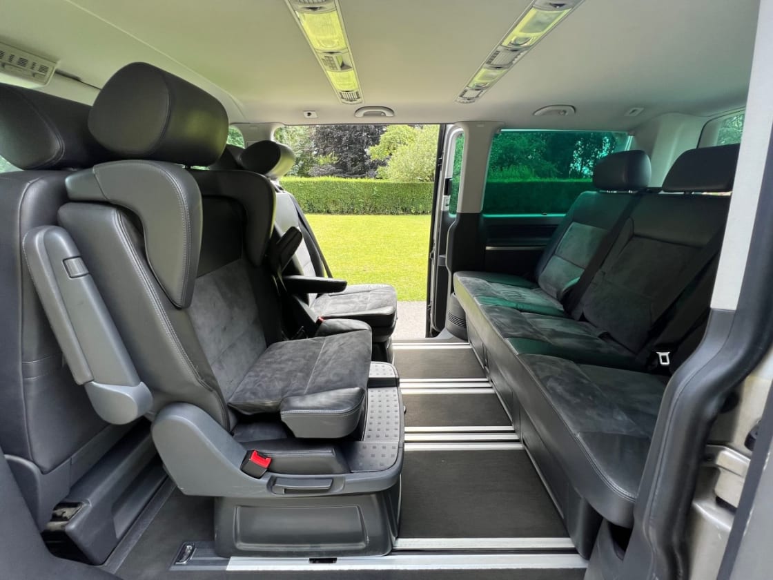photos TRES BELLE VOLKSWAGEN MULTIVAN 2.0 TDI PACK CARRAT GPS-CUIR-CLIM-CHAUFFAGE STATIONNAIRE 7PLS+LIT