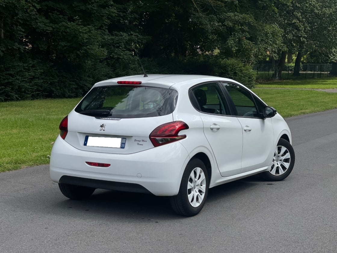 photos TRES BELLE PEUGEOT 208 1.6 HDI PACK SPORT 1ERE MAIN TRES PROPRE 5 PLACES
