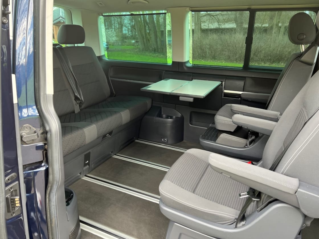 photos TRES BELLE VOLKSWAGEN MULTIVAN 2.0 TDI 179CH TTES OPTIS GPS PRO-CLIM AUTO-REG VITESS-7PLACES AVEC LIT + TABLE - CHAUFFAGE STATIONNAIRE