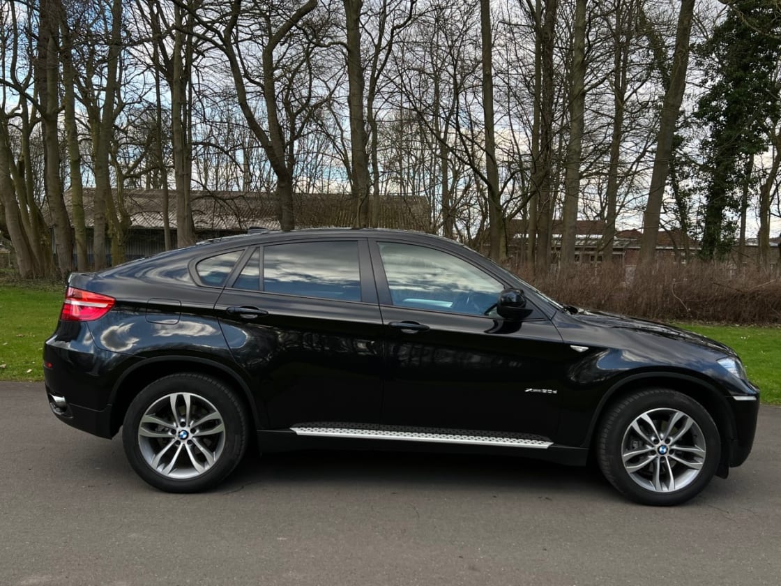 photos TRES BELLE BMW E71 X6 3.0D PHASE ll 245CH X-DRIVE PACK SPORT TOUTES OPTIONS GPS PRO-CUIR-CLIM AUTO - XENON-BLUETHOOT-5 PLS