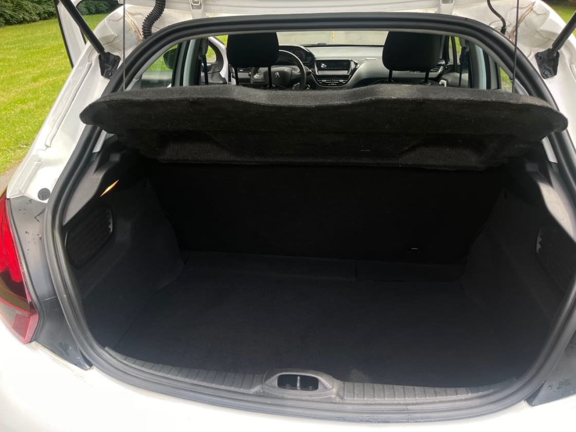 photos TRES BELLE PEUGEOT 208 1.6 HDI PACK SPORT 1ERE MAIN TRES PROPRE 5 PLACES