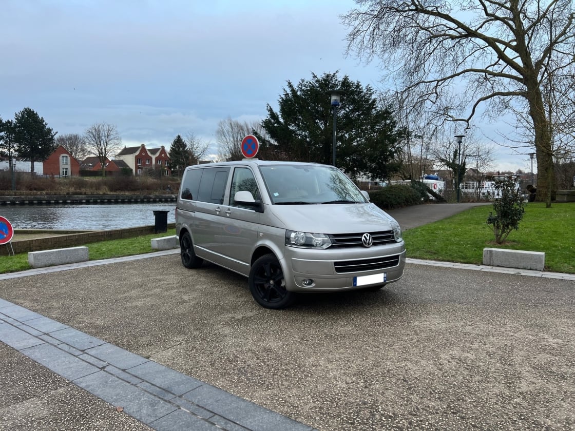 photos TRES BELLE VOLKSWAGEN MULTIVAN 2L TDI PACK TOUTES OPTIONS GPS-DVD-CUIR-CLIM AUTO-REG VITESSE-  LIT+ 7PLACES  + CHAUFFAGE STATIONNAIRE + TABLE