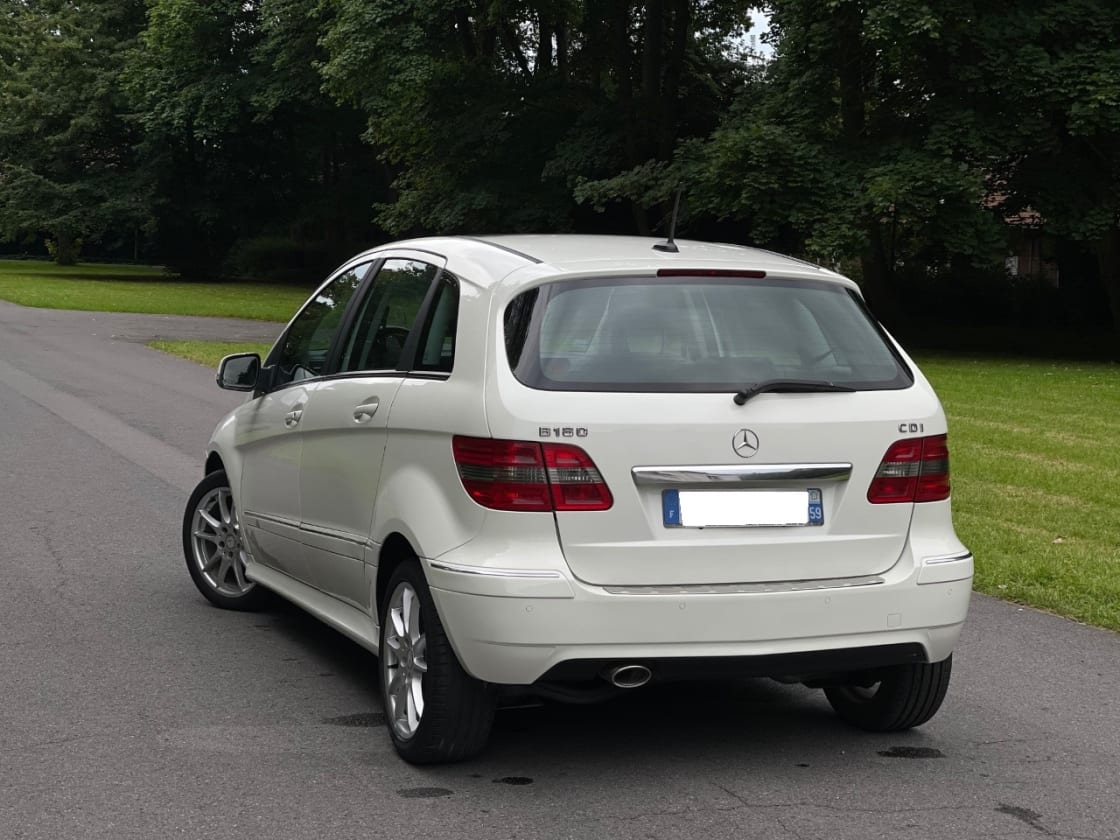 photos TRES BELLE MERCEDES-BENZ B180 CD PACK SPORT TOUTES OPTIONS CLIM AUTO - CUIR - TOIT PANO
