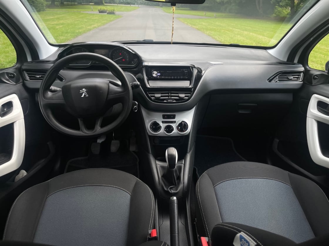 photos TRES BELLE PEUGEOT 208 1.6 HDI PACK SPORT 1ERE MAIN TRES PROPRE 5 PLACES