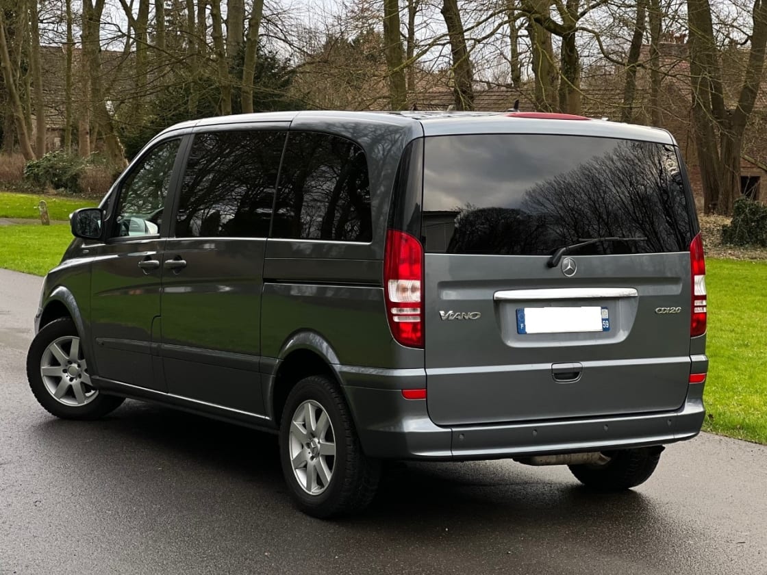 photos TRES BELLE MERCEDES-BENZ VIANO VITO PHASE ll 2.0 CDI 2.2 CDI TOUTES OPTIONS- GPS-CLIM AUTO- CUIR FAIBLE KM 1ERE MAIN * ETAT NEUF *