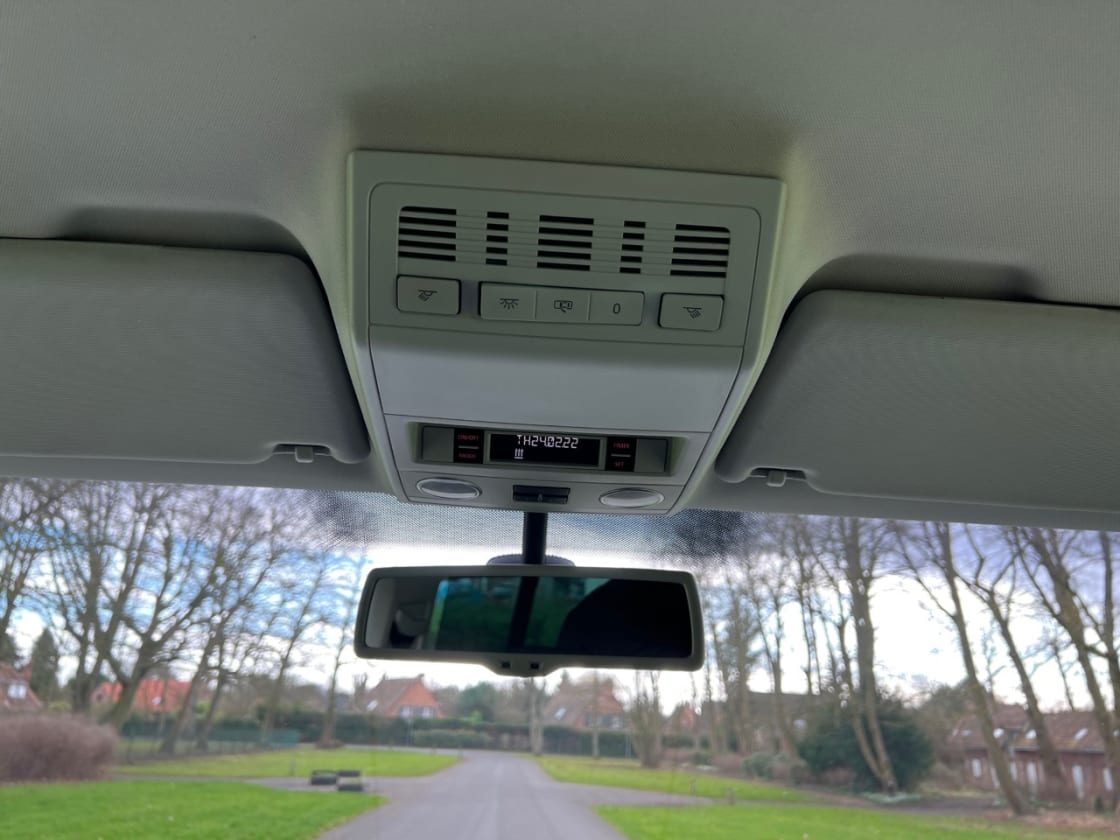 photos TRES BELLE VOLKSWAGEN MULTIVAN 2.0 TDI 179CH TTES OPTIS GPS PRO-CLIM AUTO-REG VITESS-7PLACES AVEC LIT + TABLE - CHAUFFAGE STATIONNAIRE