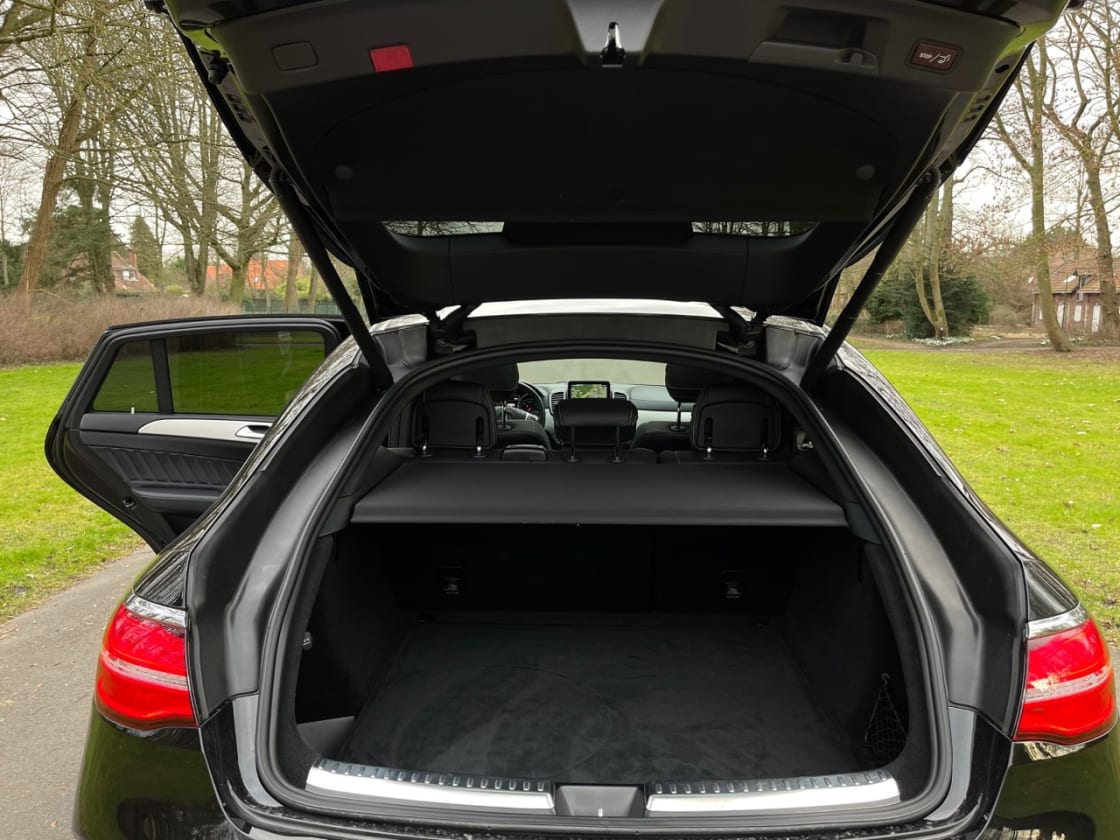 photos TRES BELLE MERCEDES-BENZ GLE 350D 4MATIC PACK AMG D'ORIGINE TTES OPTS TOIT PANO- GPS PRO-CUIR-CLIM-DVD-CAMERA - MAIN LIBRE- AVERTISEUR DEPASSEMENT-XENON LED