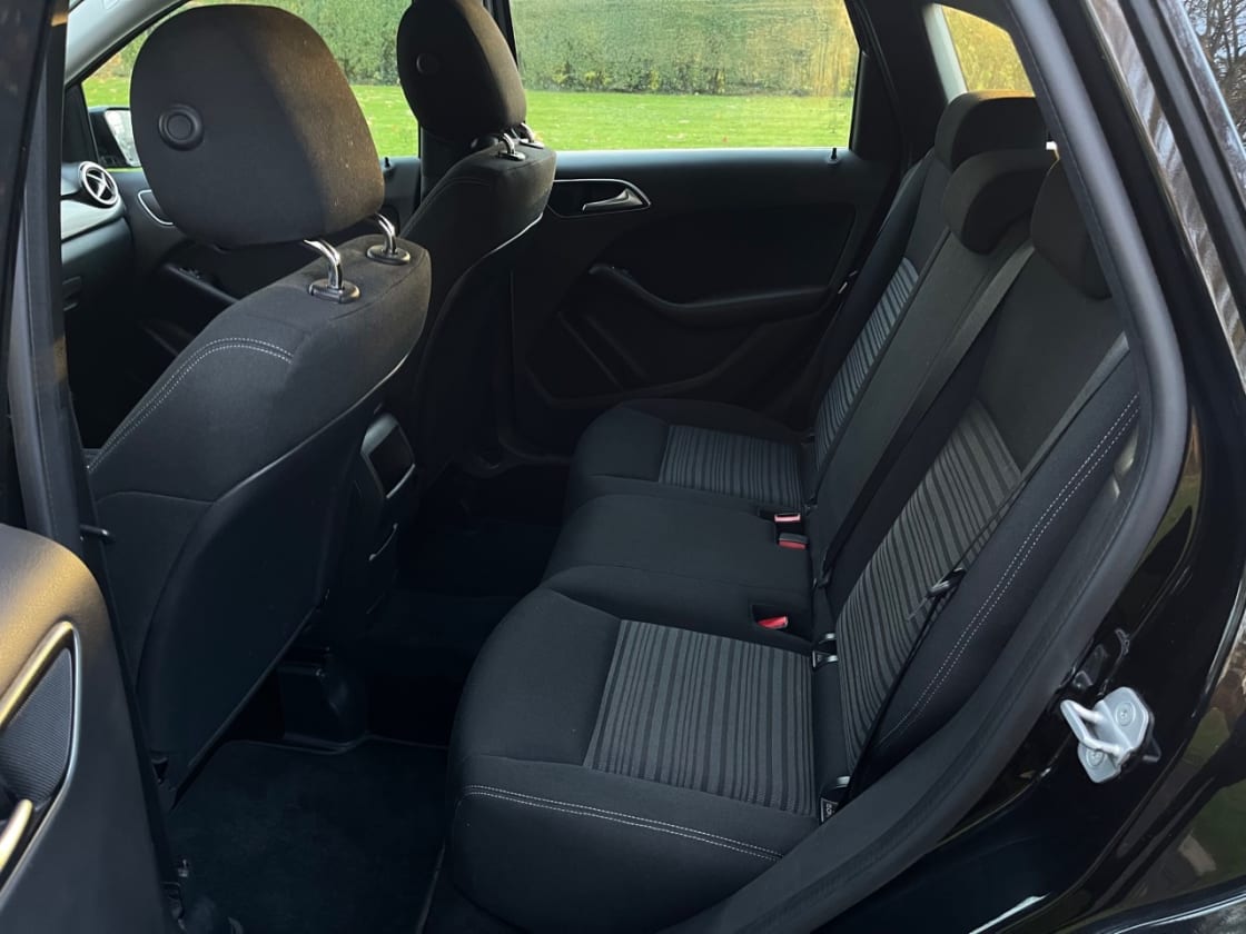 photos TRES BELLE MERCEDES-BENZ B180 CDI PACK SPORT TOUTES OPTIONS GPS-CLIM AUTO-REG VITES-BLUETOOTH