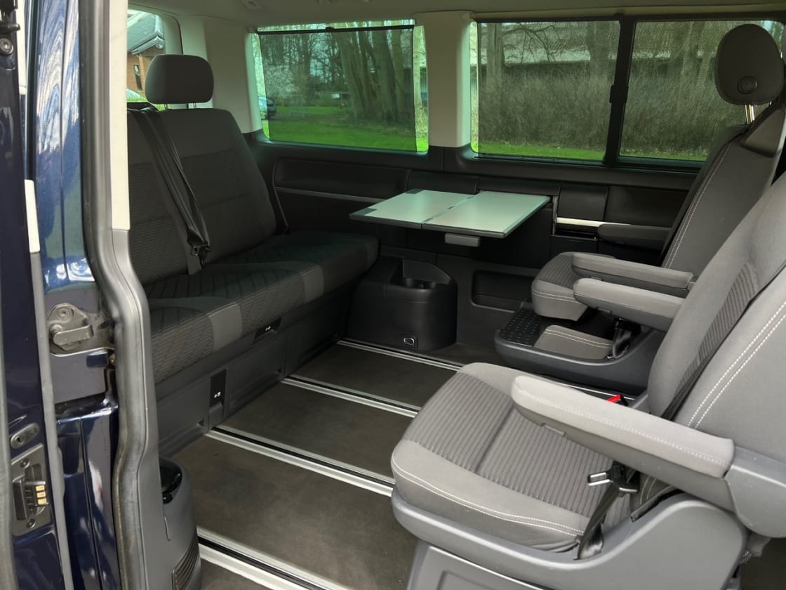 photos TRES BELLE VOLKSWAGEN MULTIVAN 2.0 TDI 179CH TTES OPTIS GPS PRO-CLIM AUTO-REG VITESS-7PLACES AVEC LIT + TABLE - CHAUFFAGE STATIONNAIRE