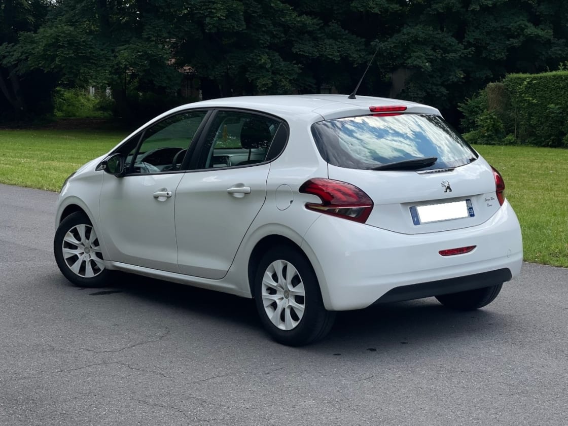 photos TRES BELLE PEUGEOT 208 1.6 HDI PACK SPORT 1ERE MAIN TRES PROPRE 5 PLACES