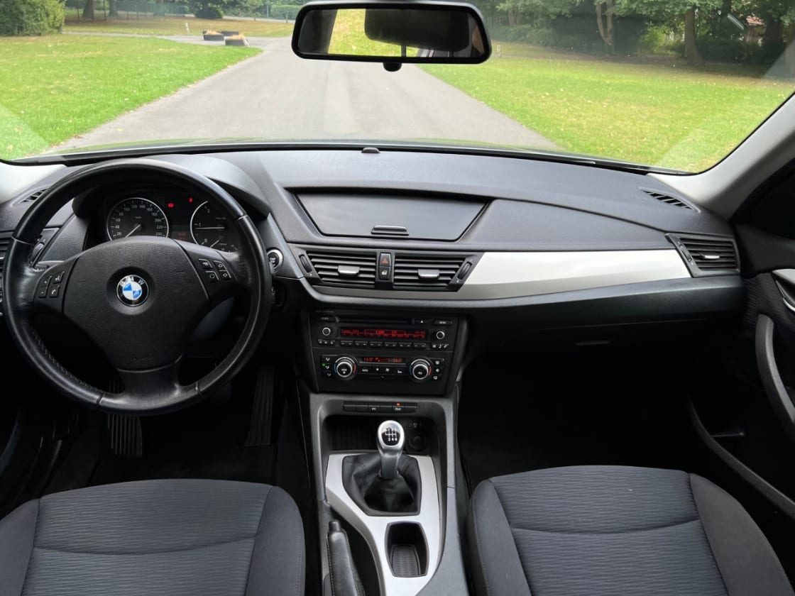 photos TRES BELLE BMW X1 SDRIVE 18D 2.0D PACK SPORT TOUTES OPTIONS