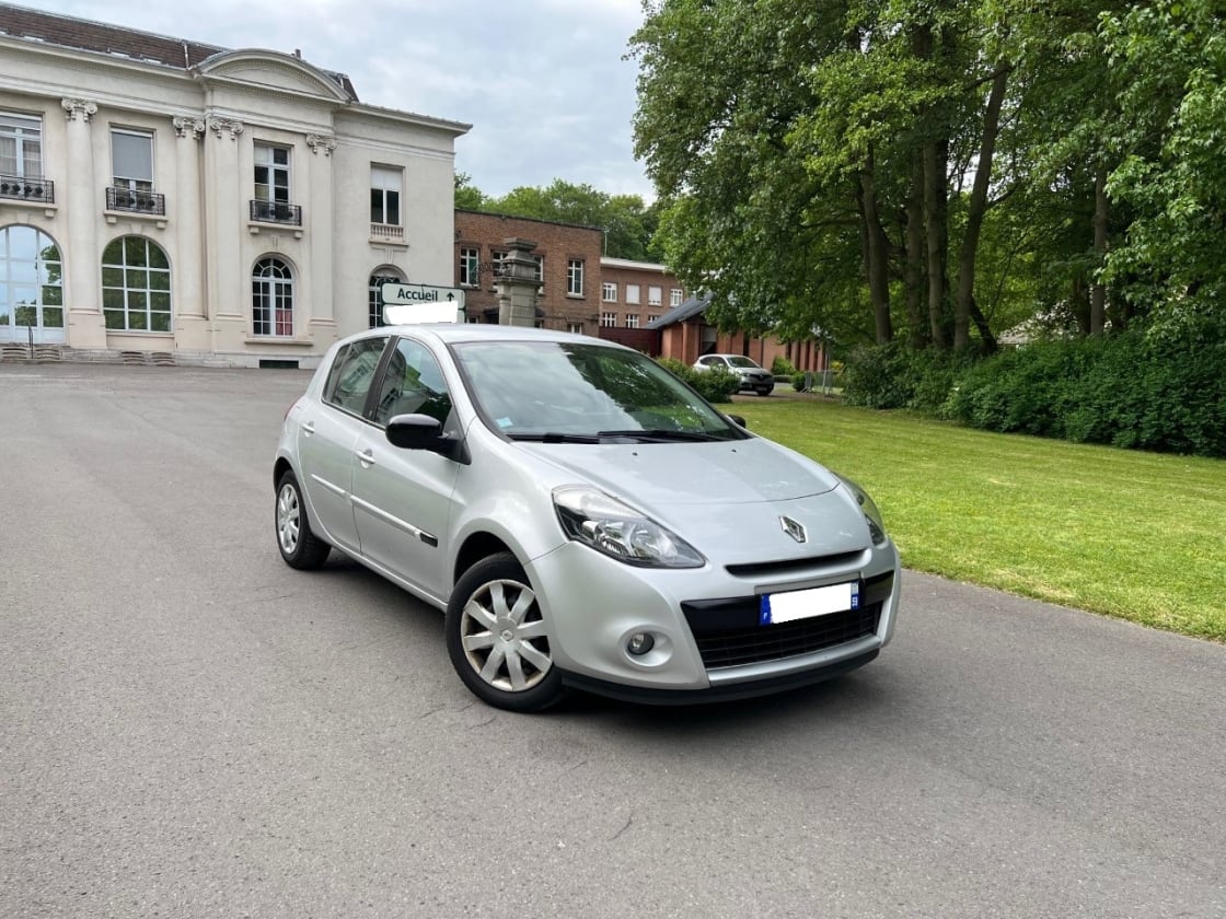 photos TRES BELLE RENAULT CLIO lll PHASE ll 1.5 DCI 85 CH PACK TOMTOM 20E ANIV TOUTES OPTIONS GPS-CLIM -1ER MAIN