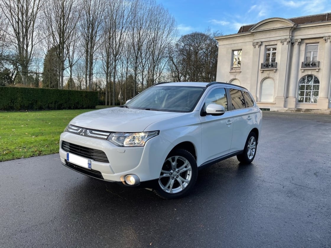 photos TRES BELLE MITSUBISHI OUTLANDER 2L2 DI-D 4WD PACK SPORT TTES OPTS GPS-DVD-CAMERA-CUIR-CLIM-XENO-7PLS