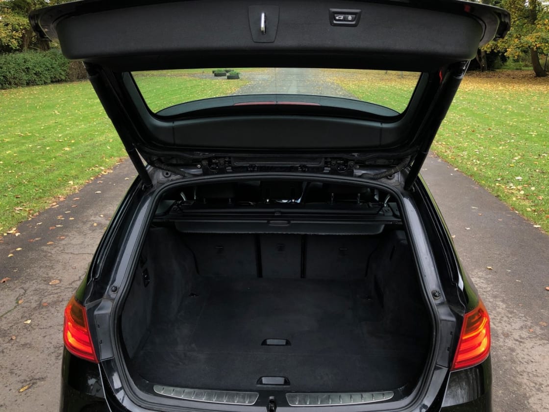 photos Tres belle bmw f31 330d paclk m d'origine ttes opts gps-camera-cuir-clim-display-main libre-xenon-toit pano 