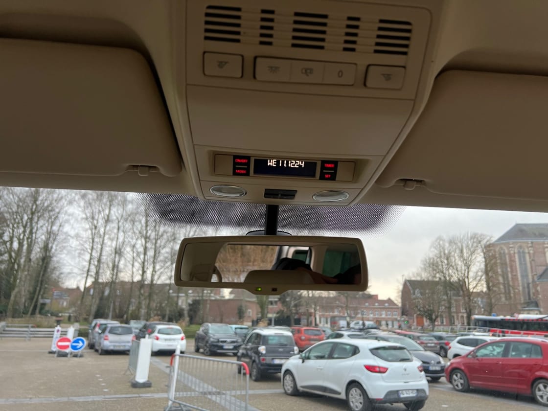 photos TRES BELLE VOLKSWAGEN MULTIVAN 2L TDI PACK TOUTES OPTIONS GPS-DVD-CUIR-CLIM AUTO-REG VITESSE-  LIT+ 7PLACES  + CHAUFFAGE STATIONNAIRE + TABLE