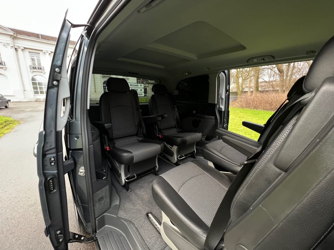 photos TRES BELLE MERCEDES-BENZ VIANO VITO PHASE ll 2.0 CDI 2.2 CDI TOUTES OPTIONS- GPS-CLIM AUTO- CUIR FAIBLE KM 1ERE MAIN * ETAT NEUF *