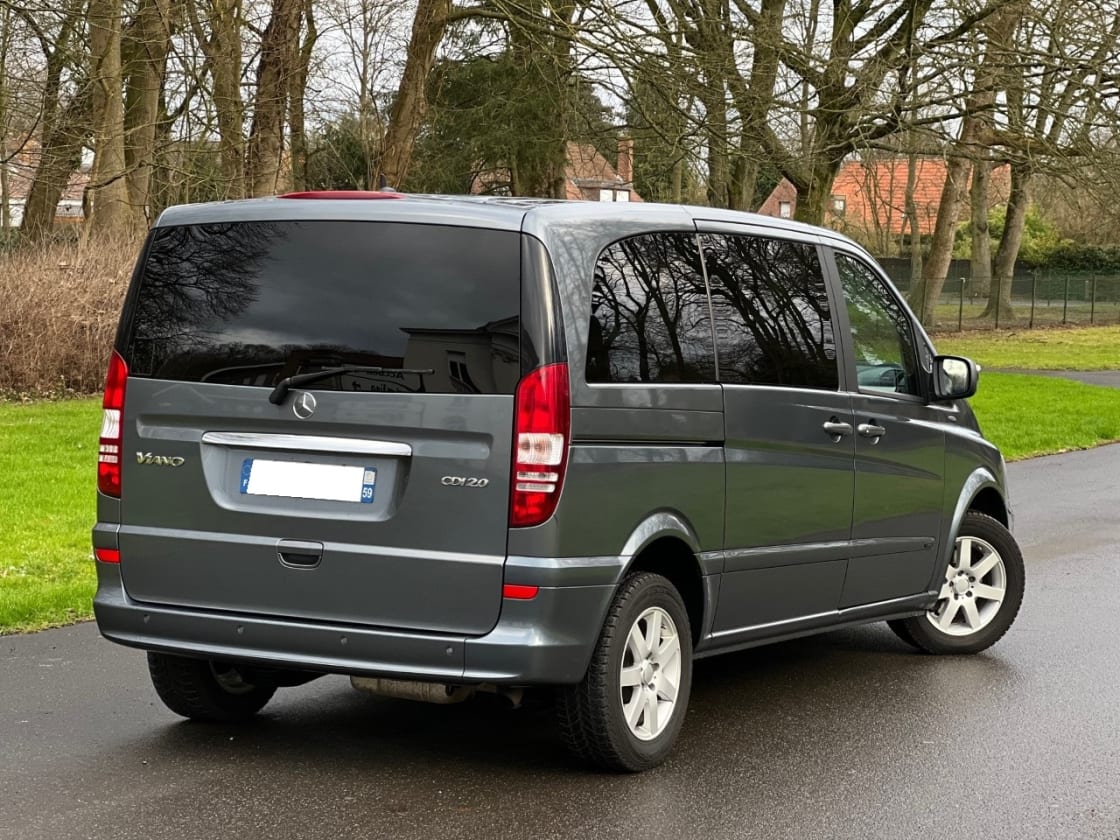 photos TRES BELLE MERCEDES-BENZ VIANO VITO PHASE ll 2.0 CDI 2.2 CDI TOUTES OPTIONS- GPS-CLIM AUTO- CUIR FAIBLE KM 1ERE MAIN * ETAT NEUF *