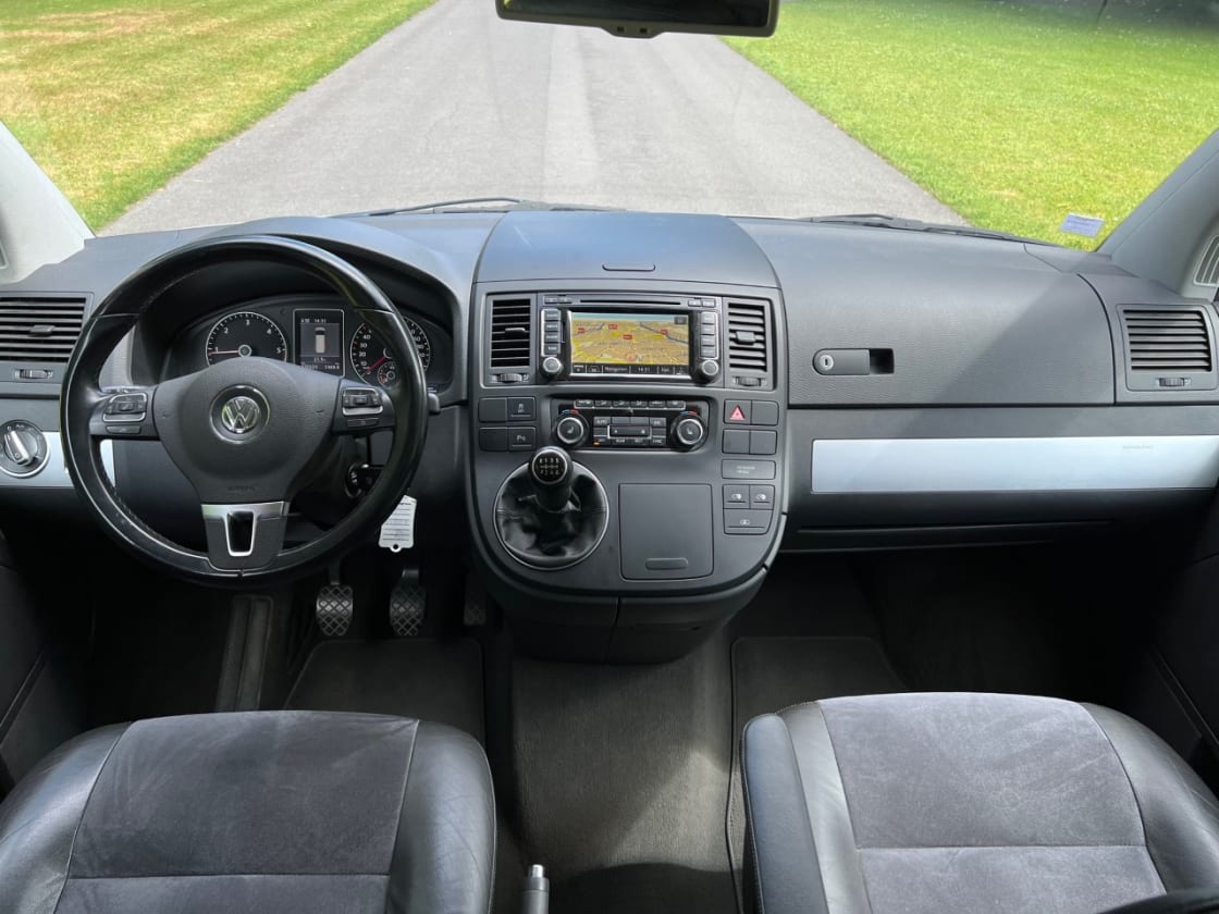 photos TRES BELLE VOLKSWAGEN MULTIVAN 2.0 TDI PACK CARRAT GPS-CUIR-CLIM-CHAUFFAGE STATIONNAIRE 7PLS+LIT