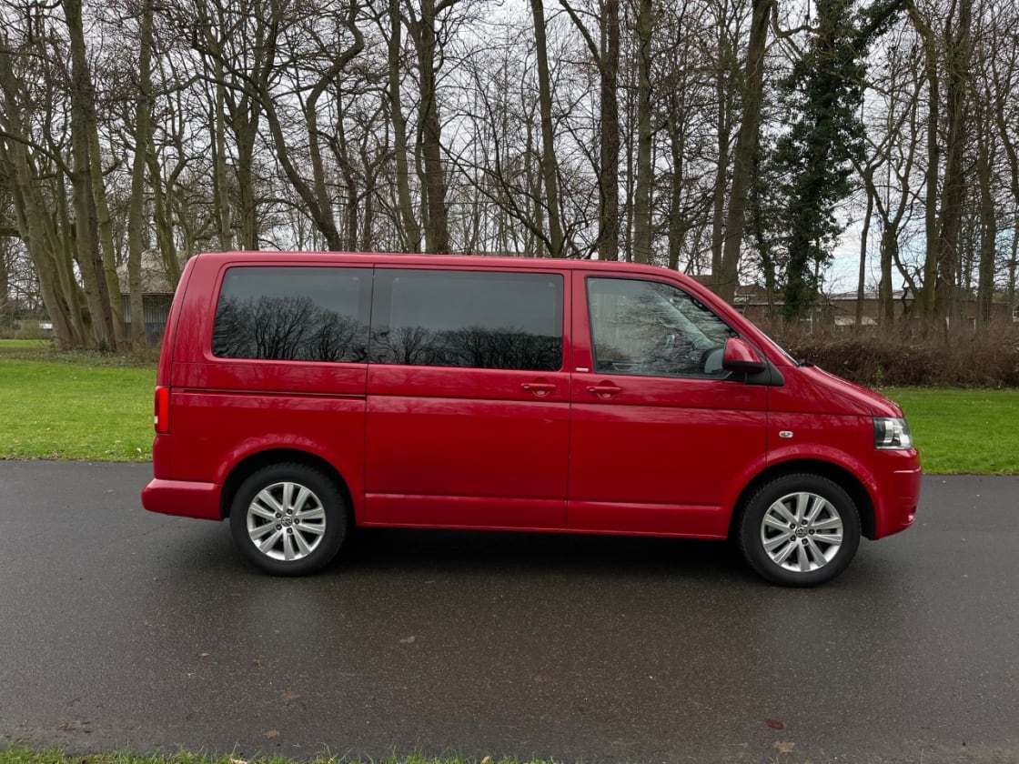 photos TRES BELLE VOLKSWAGEN MULTIVAN 2.0 TDI 180CH TTES OPTIS 7PLACES AVEC LIT + TABLE -REG VITESSE+ BLUETOOTH