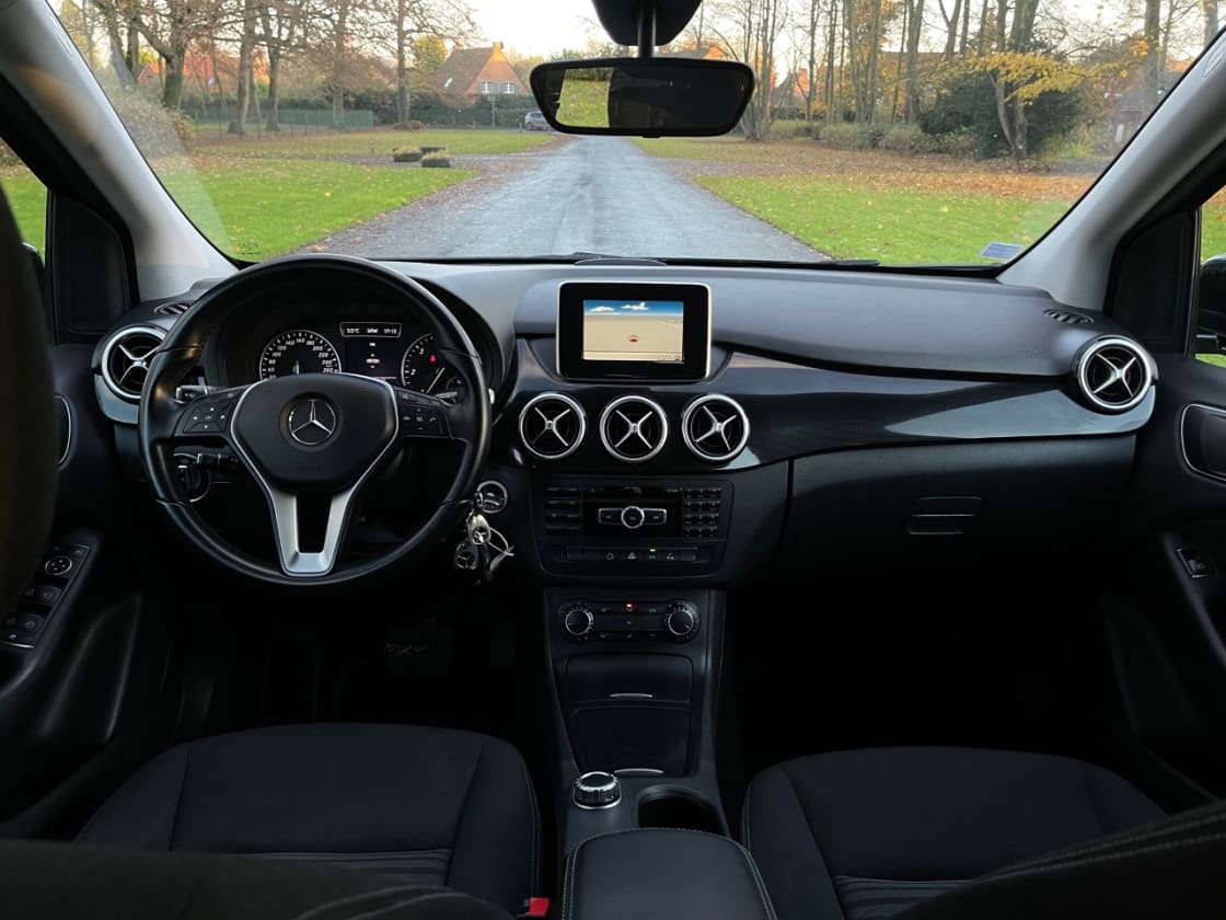photos TRES BELLE MERCEDES-BENZ B180 CDI PACK SPORT TOUTES OPTIONS GPS-CLIM AUTO-REG VITES-BLUETOOTH