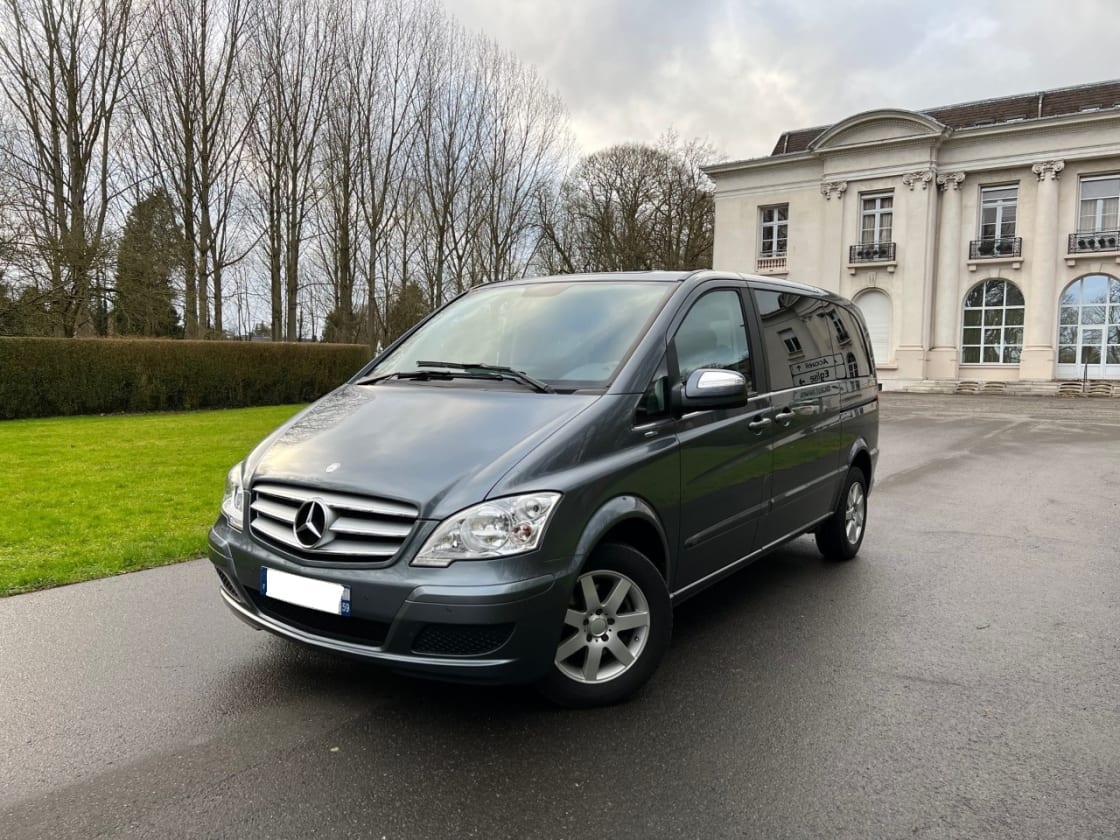 photos TRES BELLE MERCEDES-BENZ VIANO VITO PHASE ll 2.0 CDI 2.2 CDI TOUTES OPTIONS- GPS-CLIM AUTO- CUIR FAIBLE KM 1ERE MAIN * ETAT NEUF *