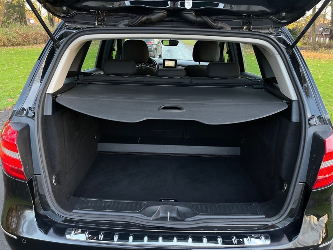 photos TRES BELLE MERCEDES-BENZ B180 CDI PACK SPORT TOUTES OPTIONS GPS-CLIM AUTO-REG VITES-BLUETOOTH