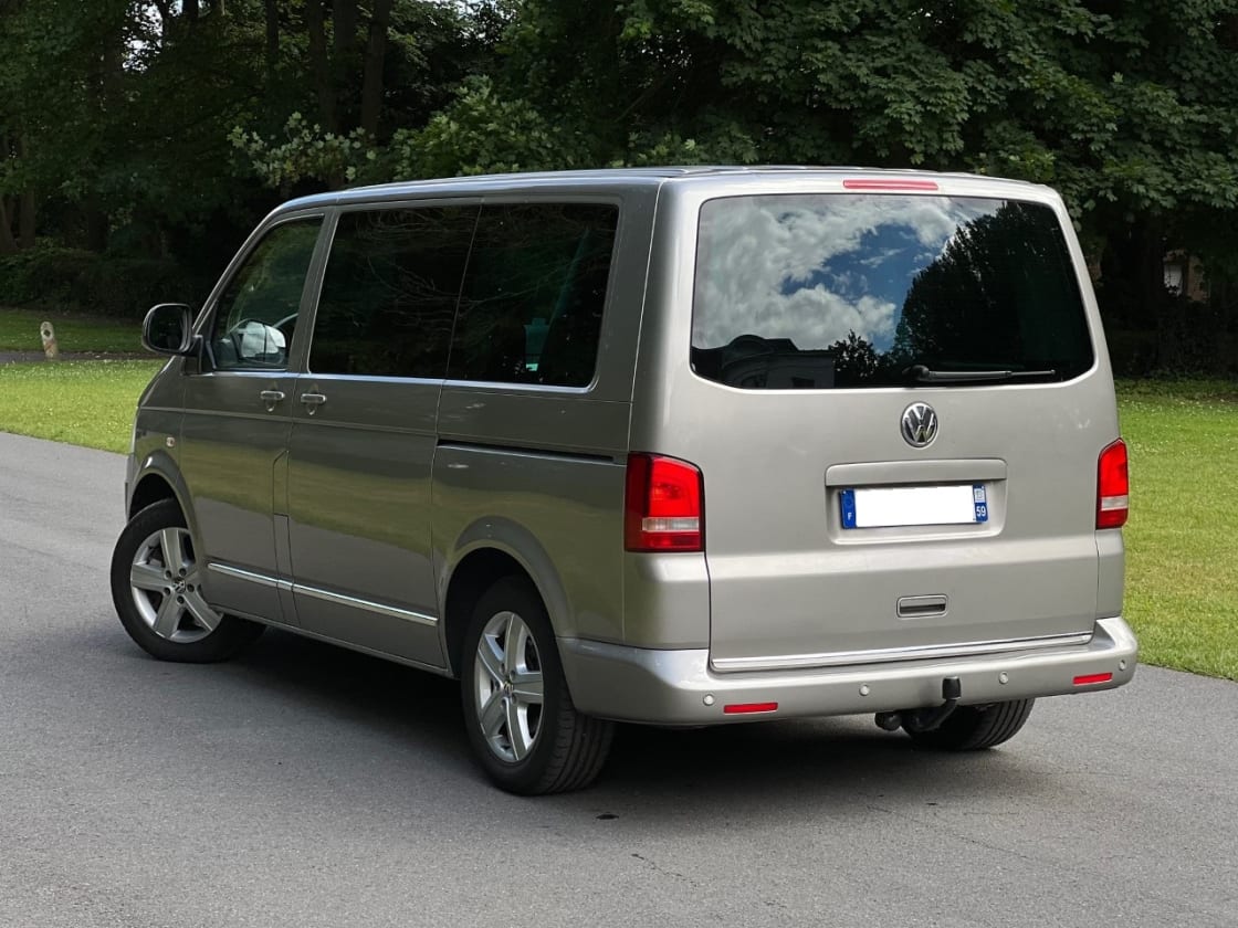 photos TRES BELLE VOLKSWAGEN MULTIVAN 2.0 TDI PACK CARRAT GPS-CUIR-CLIM-CHAUFFAGE STATIONNAIRE 7PLS+LIT