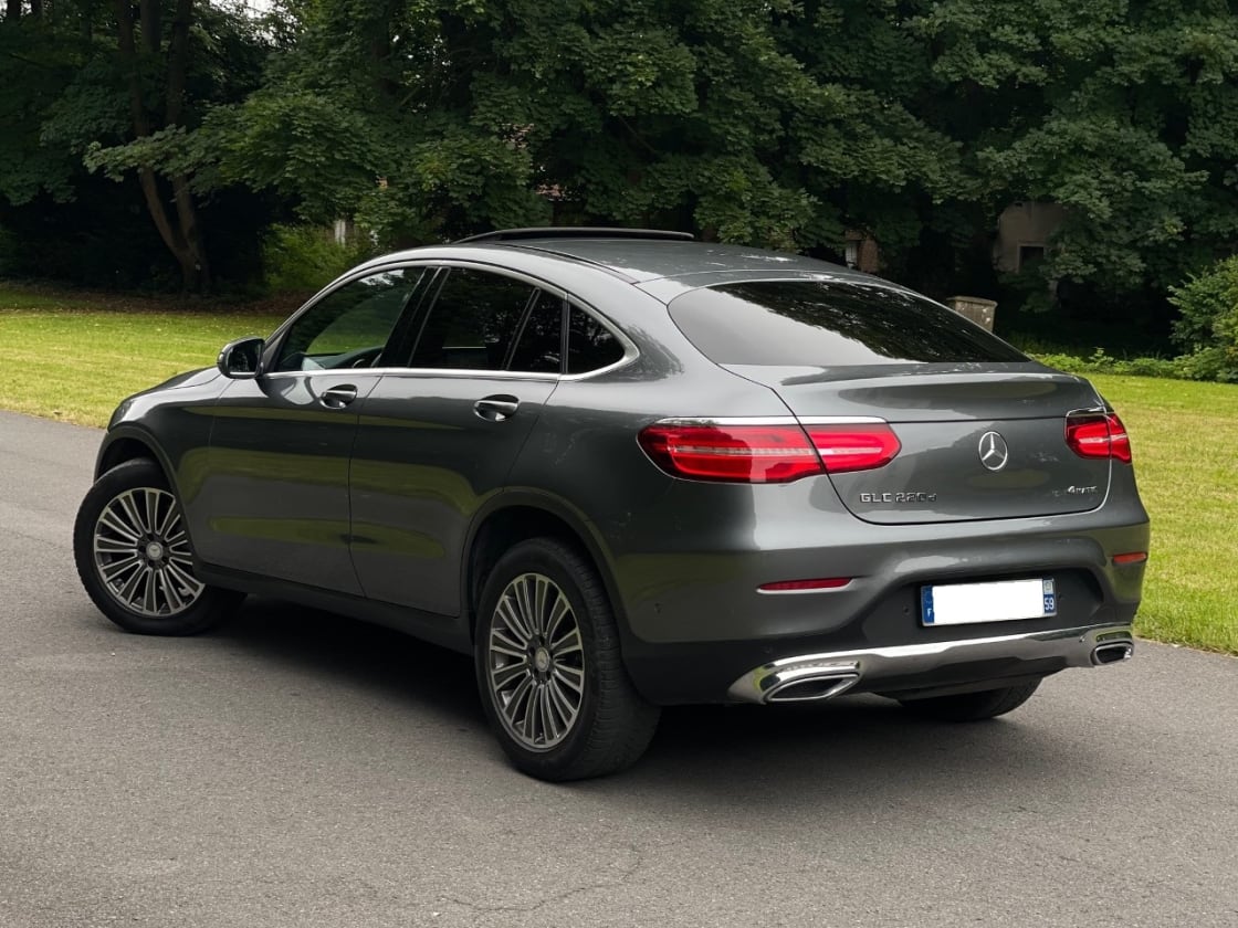photos TRES BELLE MERCEDES-BENZ GLC COUPE 220D AMG LINE 4 MATIC TOUTES OPTIONS GPS-DVD-CUIR-CLIM-TOIT PANO-CAMERA 360°