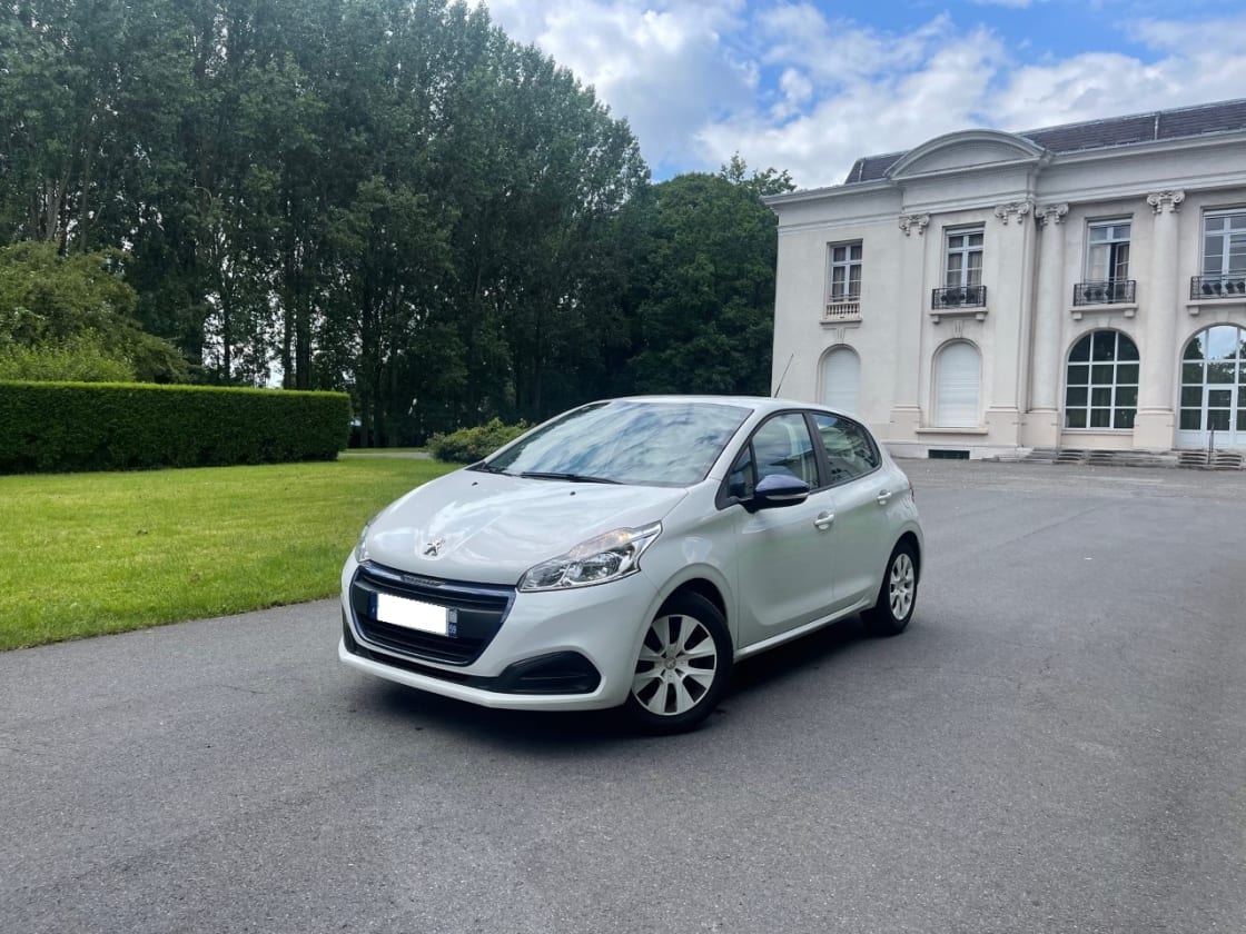 photos TRES BELLE PEUGEOT 208 1.6 HDI PACK SPORT 1ERE MAIN TRES PROPRE 5 PLACES