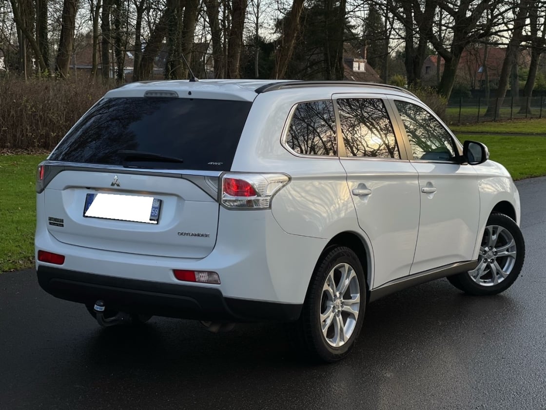 photos TRES BELLE MITSUBISHI OUTLANDER 2L2 DI-D 4WD PACK SPORT TTES OPTS GPS-DVD-CAMERA-CUIR-CLIM-XENO-7PLS