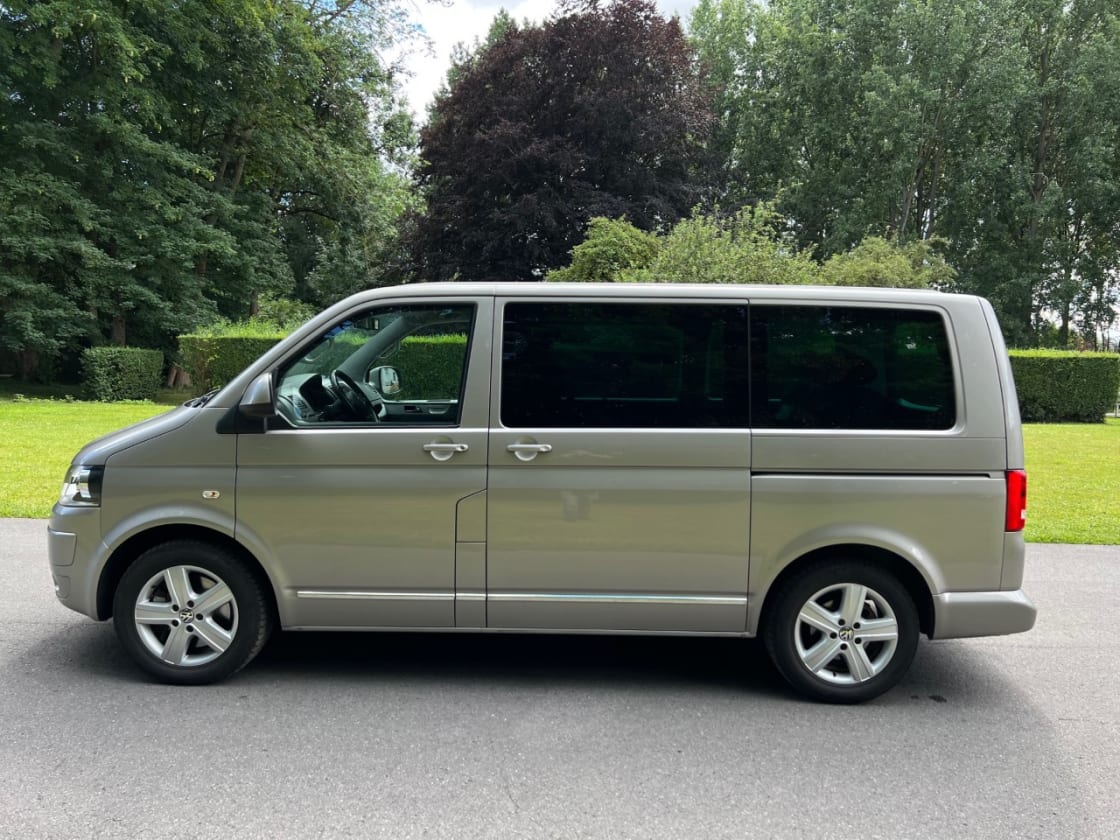 photos TRES BELLE VOLKSWAGEN MULTIVAN 2.0 TDI PACK CARRAT GPS-CUIR-CLIM-CHAUFFAGE STATIONNAIRE 7PLS+LIT
