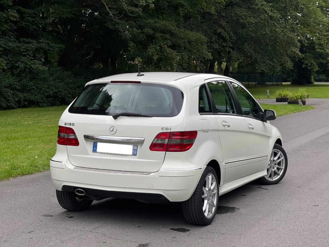 photos TRES BELLE MERCEDES-BENZ B180 CD PACK SPORT TOUTES OPTIONS CLIM AUTO - CUIR - TOIT PANO