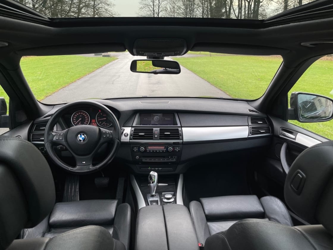photos TRES BELLE BMW E70 X5 3.0D X-DRIVE PACK M D'ORIGINE TOUTES OPTIONS GPS PRO-XENON-CAMERA-BLUETHOOT-TOIT PANORAMIQUE