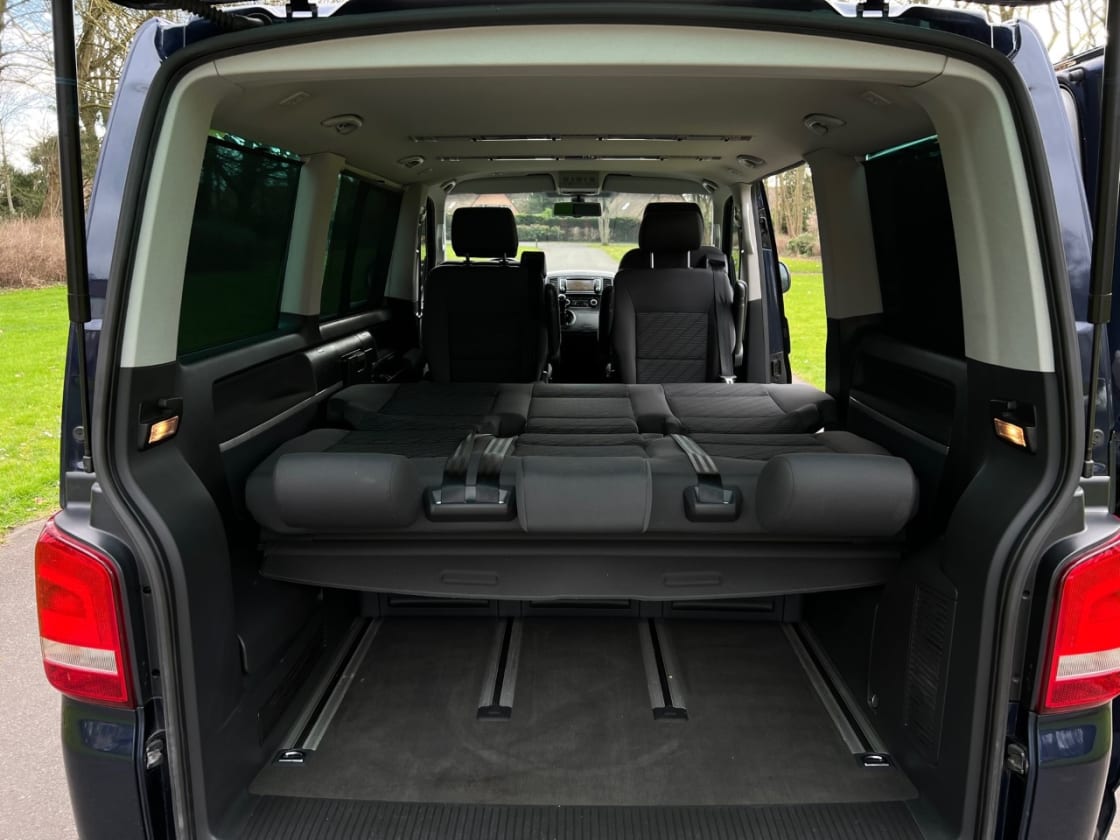 photos TRES BELLE VOLKSWAGEN MULTIVAN 2.0 TDI 179CH TTES OPTIS GPS PRO-CLIM AUTO-REG VITESS-7PLACES AVEC LIT + TABLE - CHAUFFAGE STATIONNAIRE