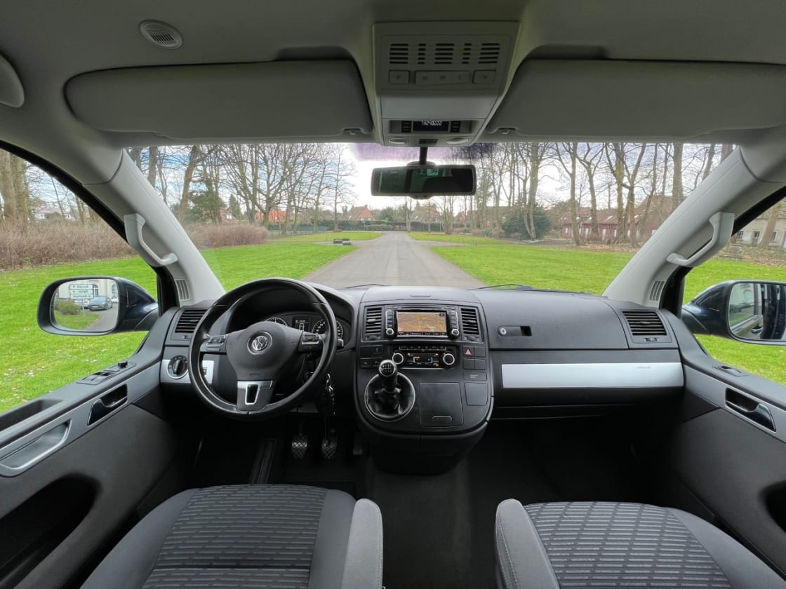 photos TRES BELLE VOLKSWAGEN MULTIVAN 2.0 TDI 179CH TTES OPTIS GPS PRO-CLIM AUTO-REG VITESS-7PLACES AVEC LIT + TABLE - CHAUFFAGE STATIONNAIRE
