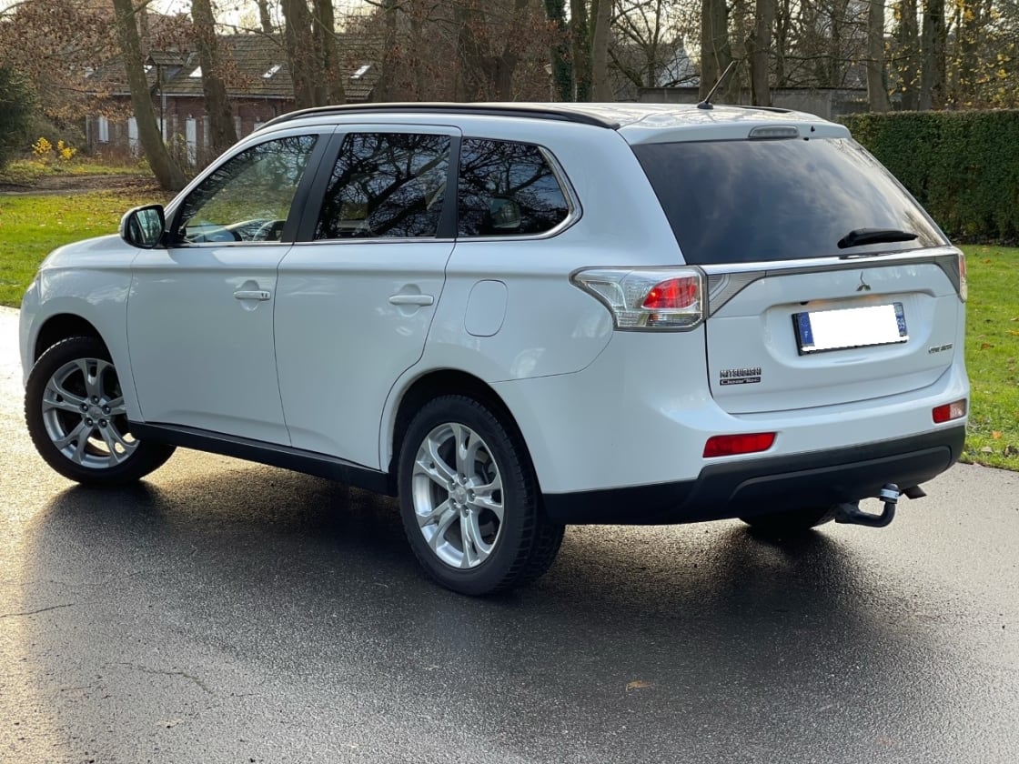 photos TRES BELLE MITSUBISHI OUTLANDER 2L2 DI-D 4WD PACK SPORT TTES OPTS GPS-DVD-CAMERA-CUIR-CLIM-XENO-7PLS