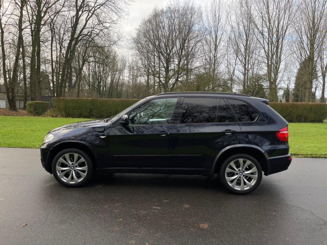 photos TRES BELLE BMW E70 X5 3.0D X-DRIVE PACK M D'ORIGINE TOUTES OPTIONS GPS PRO-XENON-CAMERA-BLUETHOOT-TOIT PANORAMIQUE