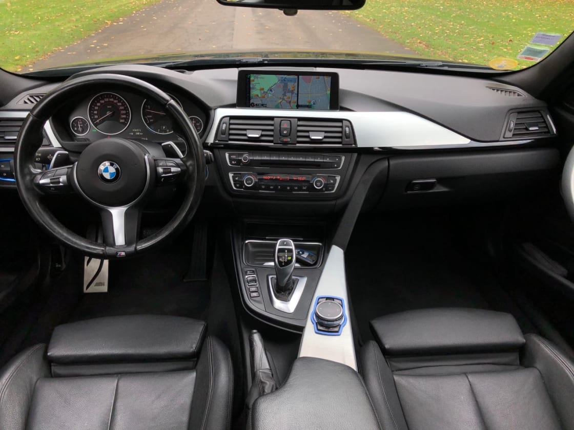 photos Tres belle bmw f31 330d paclk m d'origine ttes opts gps-camera-cuir-clim-display-main libre-xenon-toit pano 