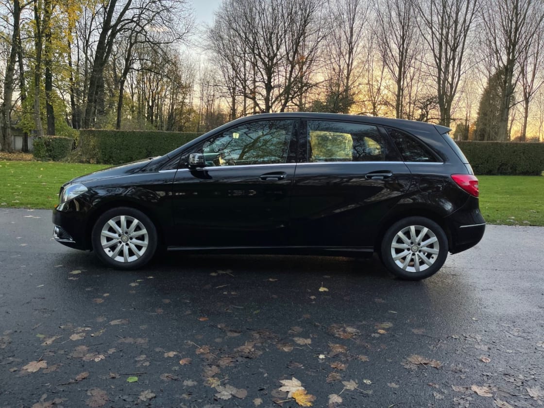 photos TRES BELLE MERCEDES-BENZ B180 CDI PACK SPORT TOUTES OPTIONS GPS-CLIM AUTO-REG VITES-BLUETOOTH