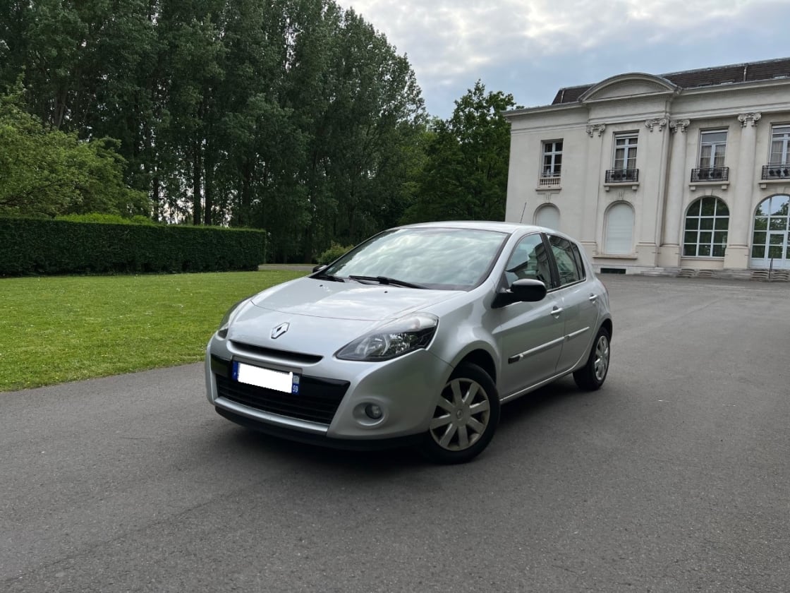 photos TRES BELLE RENAULT CLIO lll PHASE ll 1.5 DCI 85 CH PACK TOMTOM 20E ANIV TOUTES OPTIONS GPS-CLIM -1ER MAIN