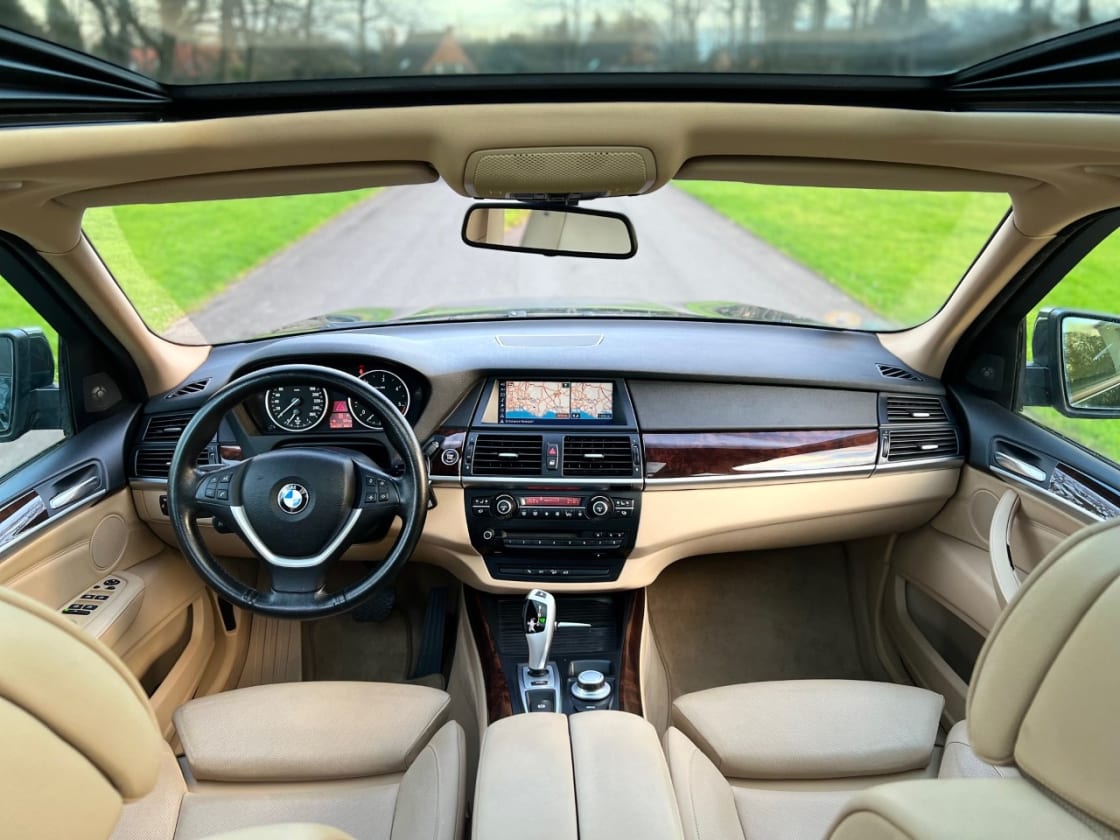 photos TRES BELLE BMW E70 X5 3.0D X-DRIVE PACK SPORT TTES OPTS GPS-CUIR-TOIT PANO-XENON-CAMERA-BLUETOOTH