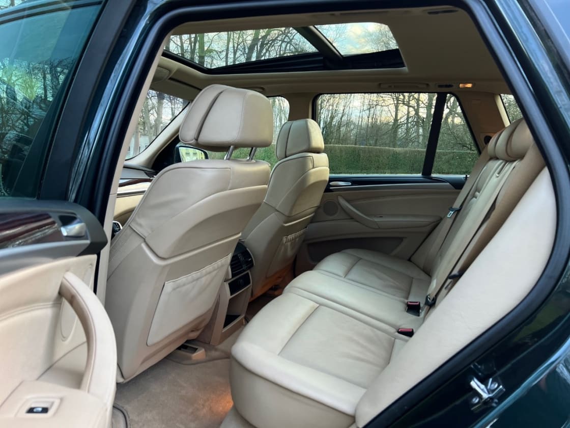 photos TRES BELLE BMW E70 X5 3.0D X-DRIVE PACK SPORT TTES OPTS GPS-CUIR-TOIT PANO-XENON-CAMERA-BLUETOOTH