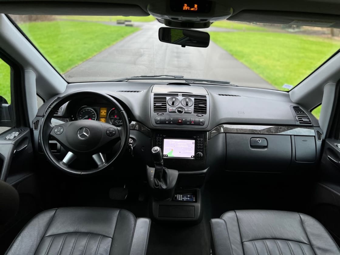 photos TRES BELLE MERCEDES-BENZ VIANO LONG 2.2CDI 163CH AMBIANTE TTES OPTS GPS-CLIM -CUIR-XENON-TABLE-7PLS + PORTE ELECTRIQUE