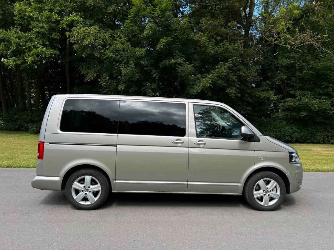 photos TRES BELLE VOLKSWAGEN MULTIVAN 2.0 TDI PACK CARRAT GPS-CUIR-CLIM-CHAUFFAGE STATIONNAIRE 7PLS+LIT