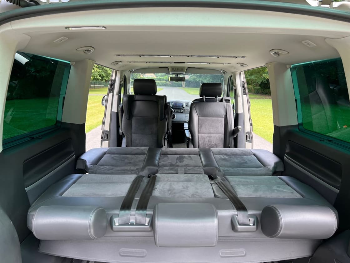 photos TRES BELLE VOLKSWAGEN MULTIVAN 2.0 TDI PACK CARRAT GPS-CUIR-CLIM-CHAUFFAGE STATIONNAIRE 7PLS+LIT