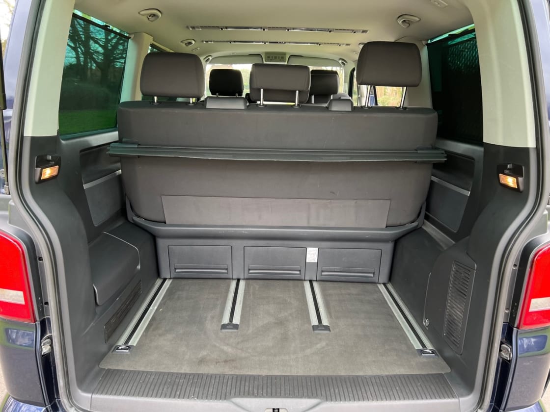 photos TRES BELLE VOLKSWAGEN MULTIVAN 2.0 TDI 179CH TTES OPTIS GPS PRO-CLIM AUTO-REG VITESS-7PLACES AVEC LIT + TABLE - CHAUFFAGE STATIONNAIRE